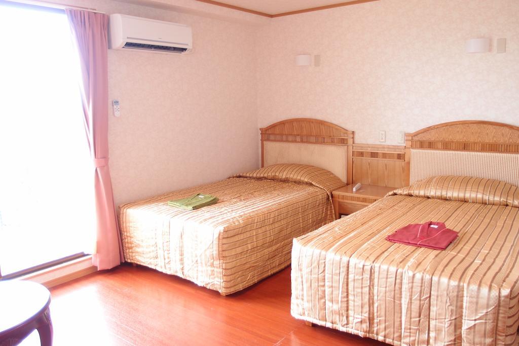 Hotel Castlevillage Miyakojima الغرفة الصورة