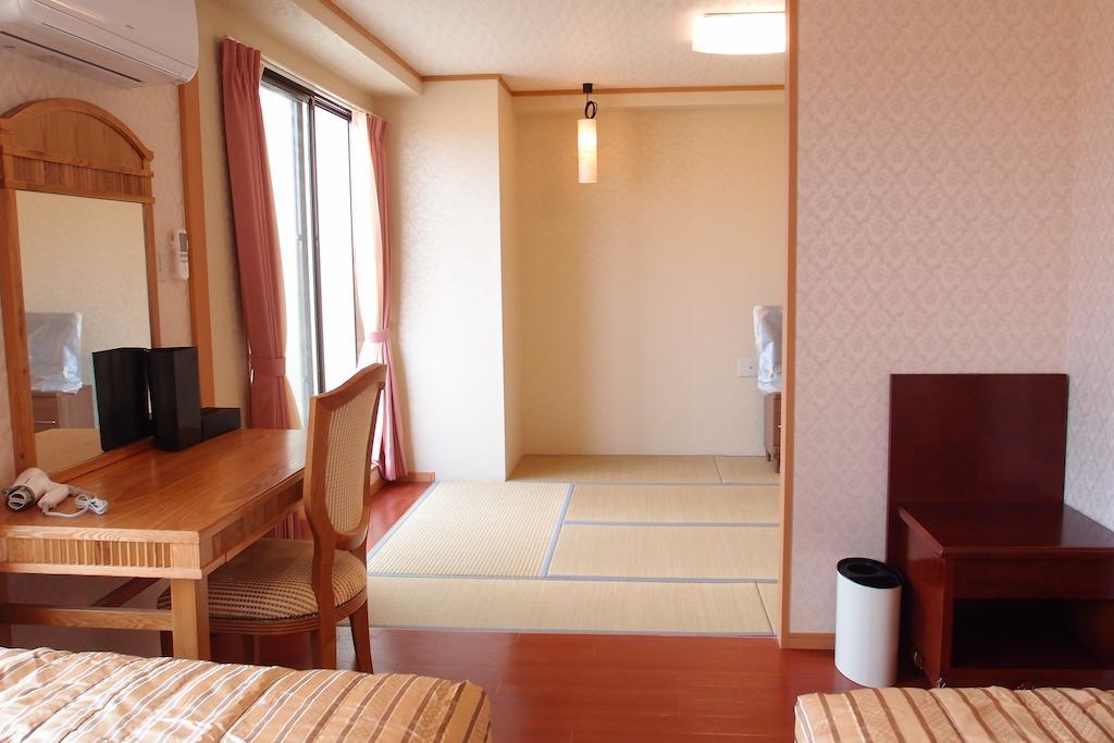 Hotel Castlevillage Miyakojima الغرفة الصورة